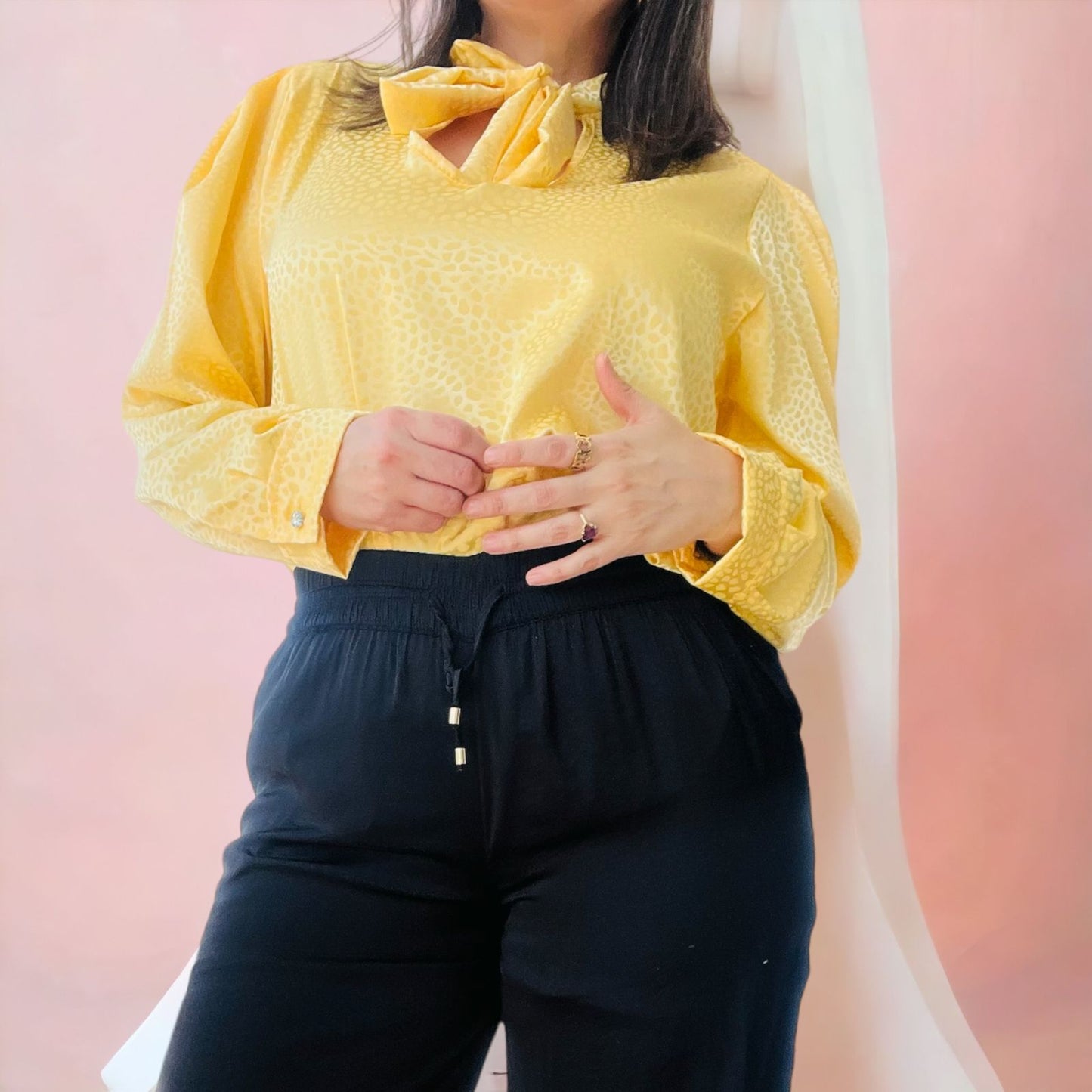 Blusa satin elegant amarillo