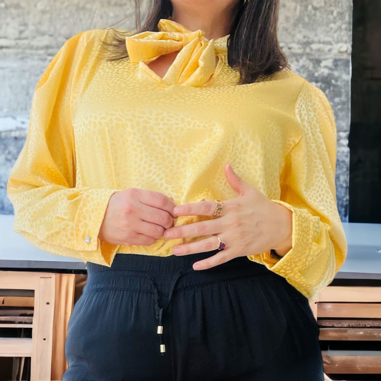 Blusa satin elegant amarillo
