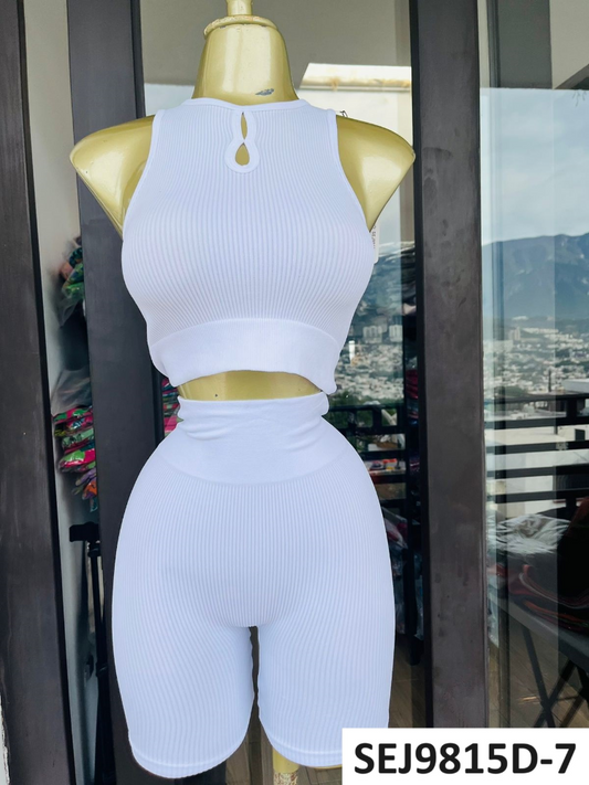 Conjunto Liso AfelpConjunto Deportivo Short y Top Aberturaado